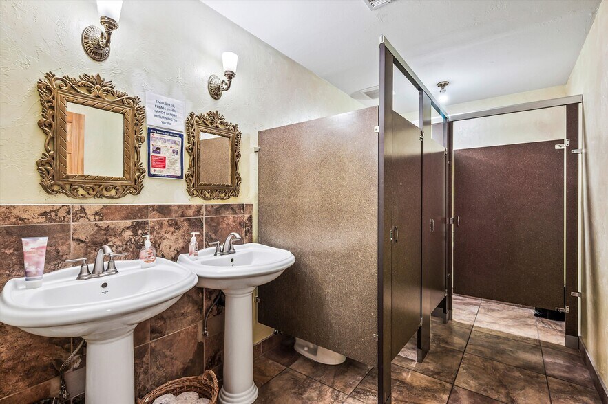 More Photos Of 2502 N Huachuca Dr, Tucson Office For Lease