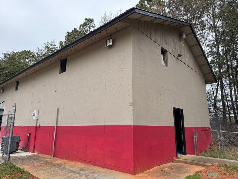 More Photos Of 727 Airport Rd, Cornelia Flex For Sale