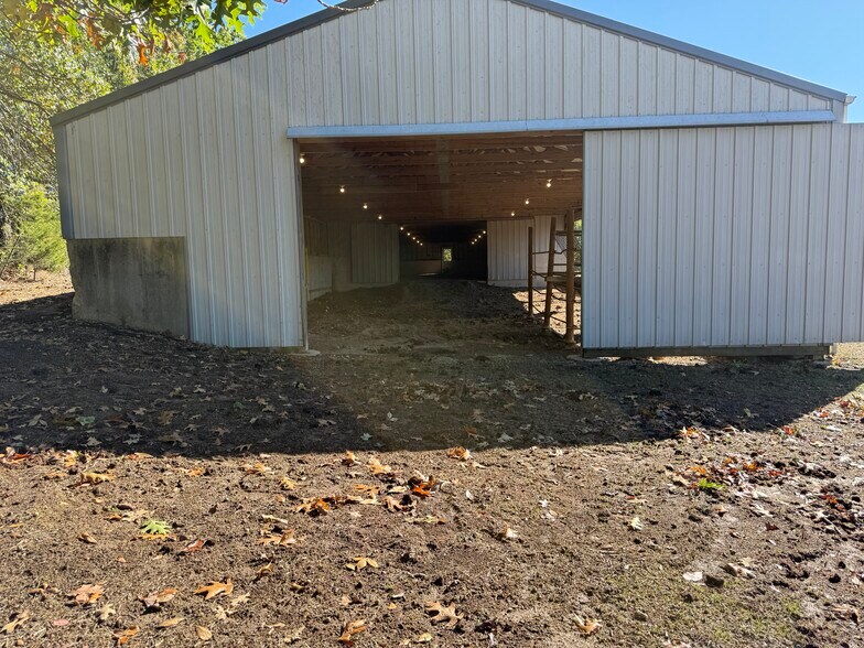 More Photos Of 4245 Highway EE, Owensville Flex For Lease