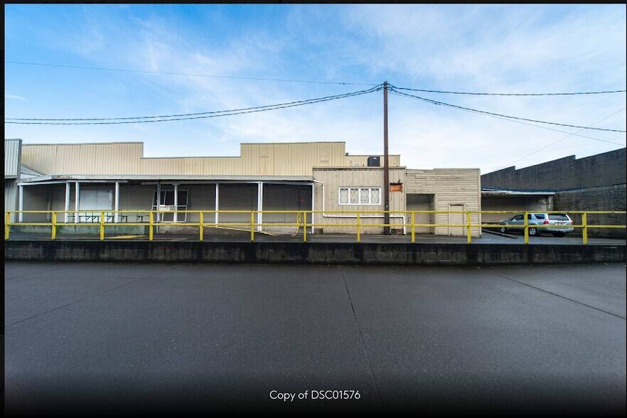 Primary Photo Of 809 Edgewater St NW, Salem Distribution For Lease