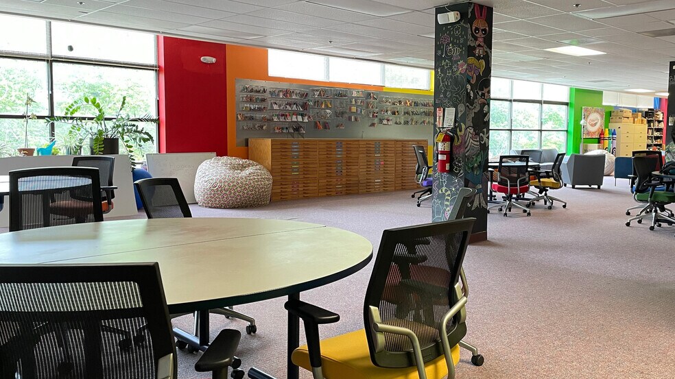 More Photos Of Edgewood Avenue, Easton Office For Lease