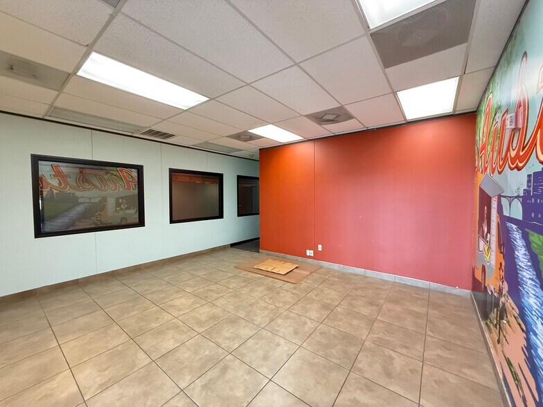More Photos Of 1606 Headway Cir, Austin Light Manufacturing For Lease