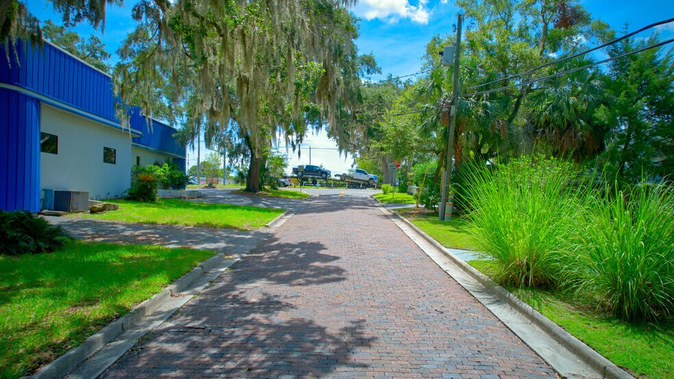 More Photos Of 614 E Jefferson St, Brooksville Office For Sale