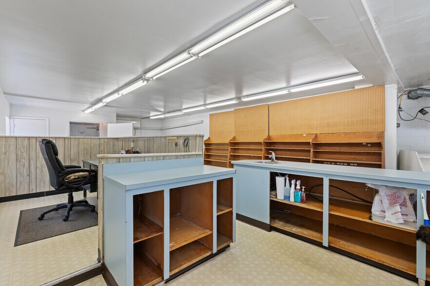 More Photos Of 8275 Carolina Blvd, Clyde General Retail For Sale