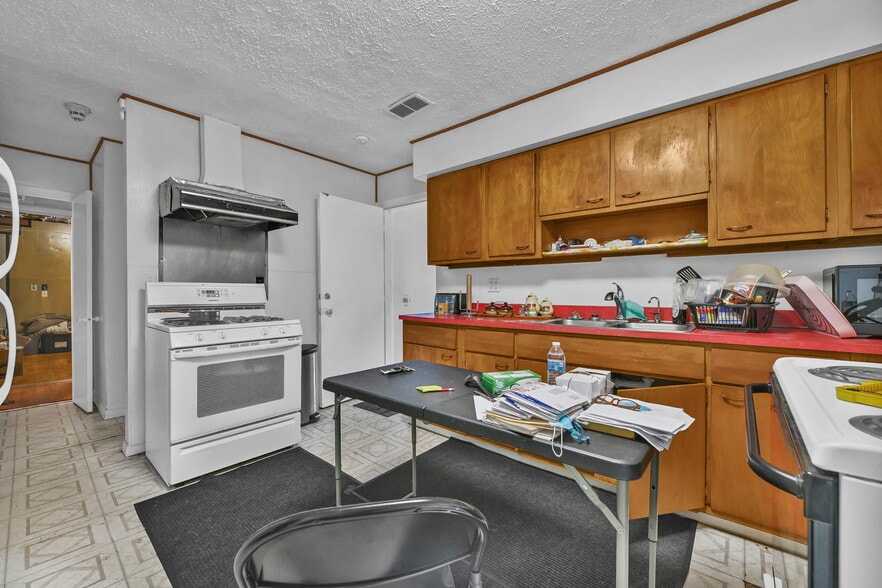 More Photos Of 44077 Oberlin Elyria Rd, Oberlin Hotel For Sale