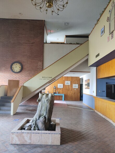 More Photos Of 300 S 3rd, Quincy Hotel For Sale