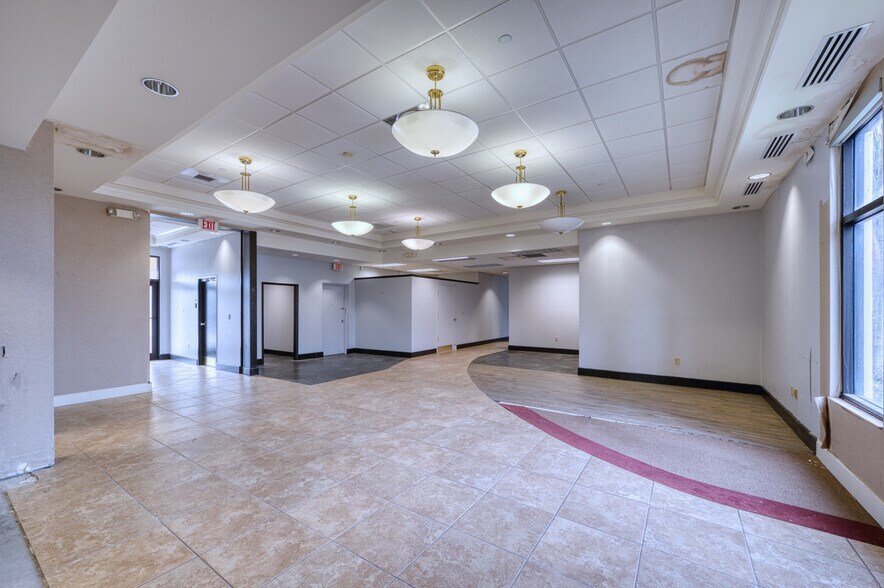 More Photos Of 8200-8250 66th St N, Pinellas Park Unknown For Lease