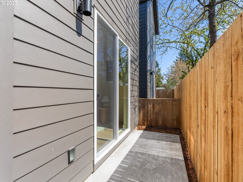 More Photos Of 6014 Mason St, Portland Multifamily For Sale