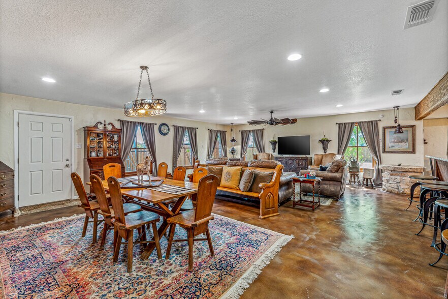 More Photos Of 703 Spring St, Granbury Lodge Meeting Hall For Sale