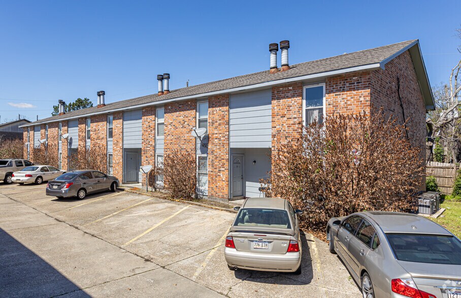 Primary Photo Of 1835 Southpointe Dr, Baton Rouge Apartments For Sale