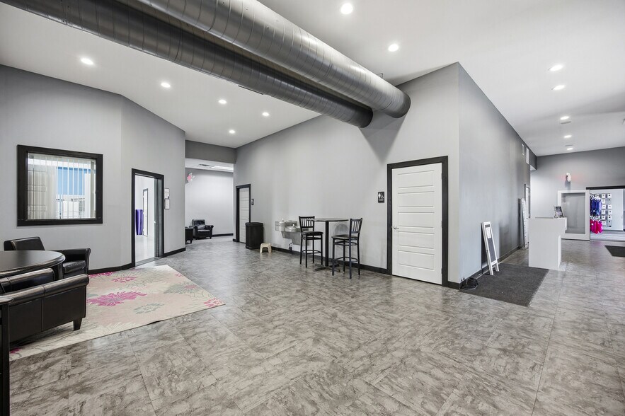 More Photos Of 4820 Armar Dr SE, Cedar Rapids Office For Sale