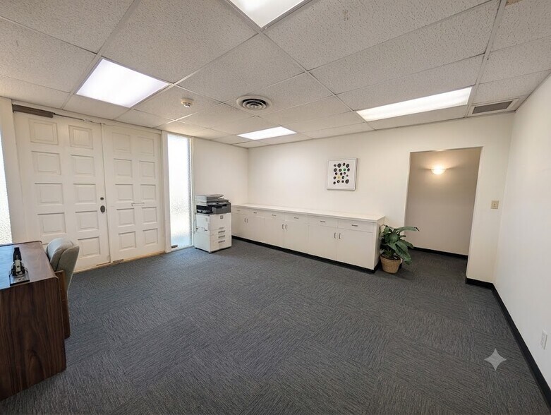 More Photos Of 17421 Irvine Blvd, Tustin Office For Lease