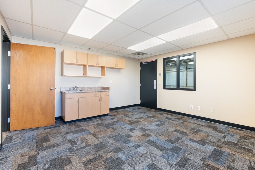 More Photos Of 2150 Victor Pl, Colorado Springs Distribution For Lease