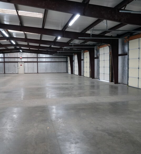 More Photos Of 150 Ayers Blvd, Belpre Light Distribution For Lease