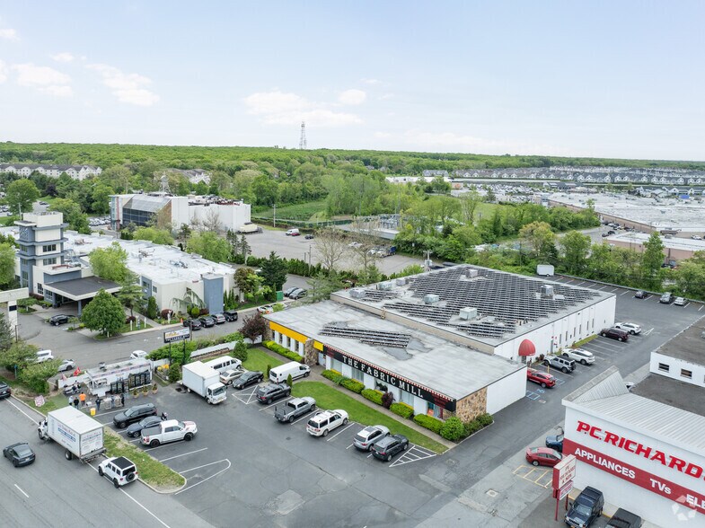 Primary Photo Of 219 S Service Rd, Plainview Warehouse For Lease