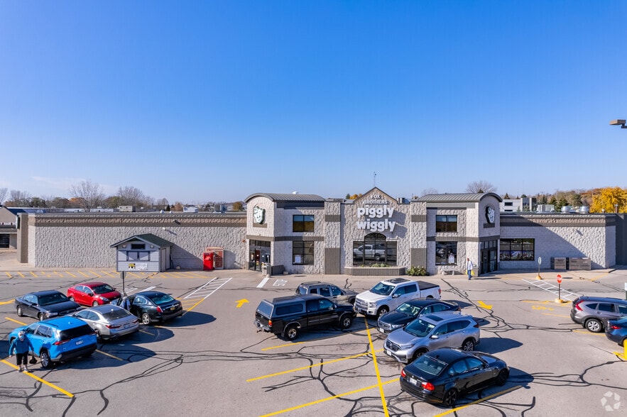 More Photos Of 505-525 Cottonwood Ave, Hartland Unknown For Lease