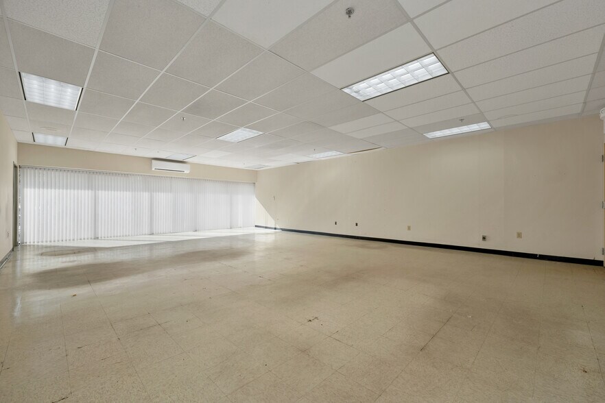 More Photos Of 41 Simon St, Nashua Flex For Lease