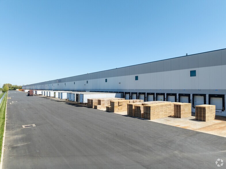 More Photos Of 24 Applegate Dr, Robbinsville Warehouse For Lease
