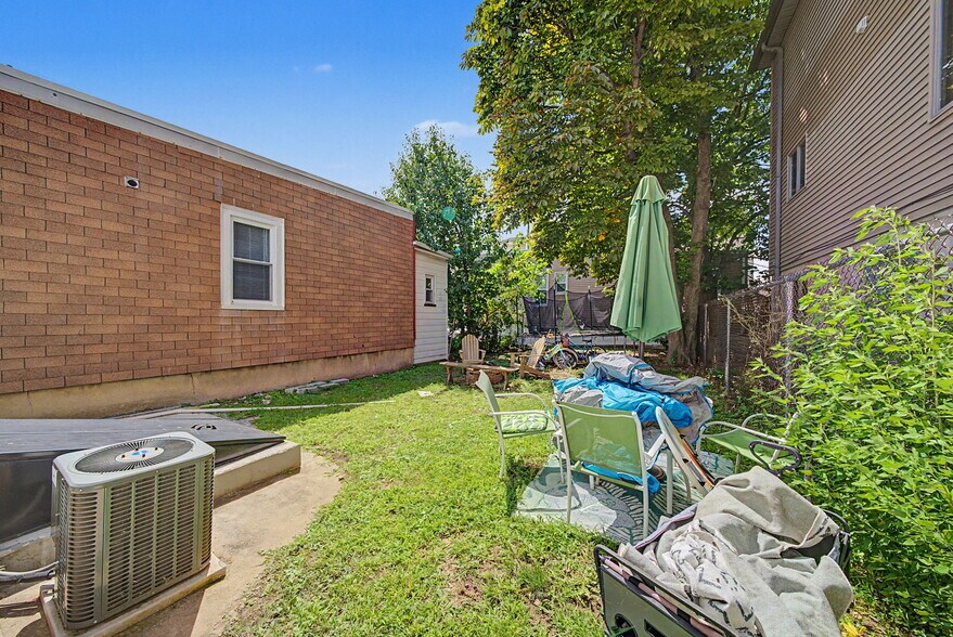 More Photos Of 163 Front St, Secaucus General Retail For Sale