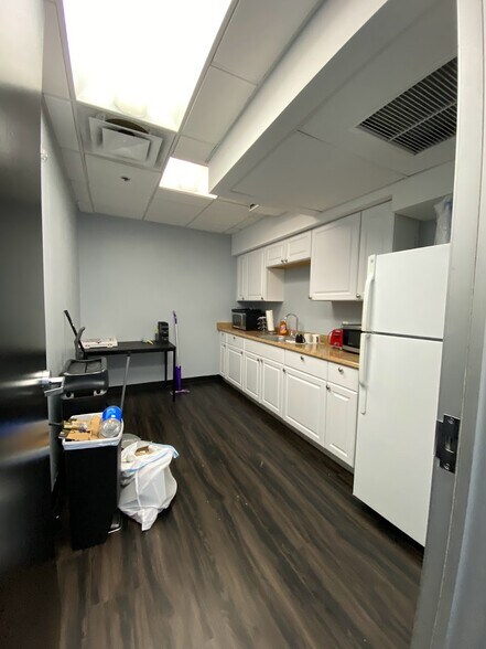 More Photos Of 14 NE 1st Ave, Miami Office For Sale