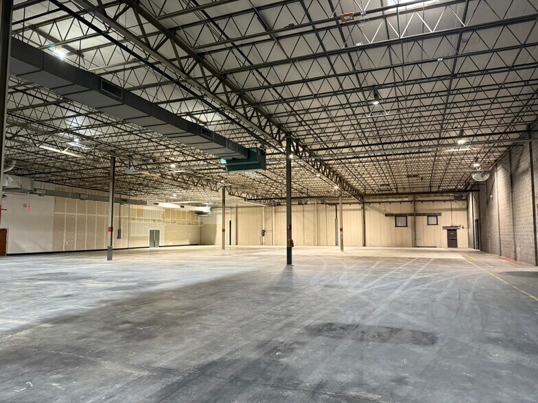 More Photos Of 11707 Steele Creek Rd, Charlotte Manufacturing For Lease