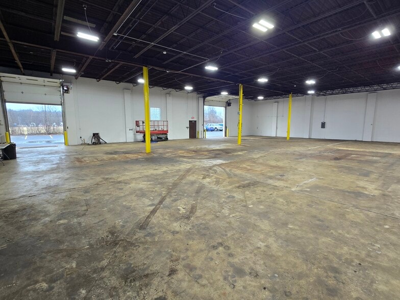More Photos Of W146N5741 Enterprise Ave, Menomonee Falls Warehouse For Lease