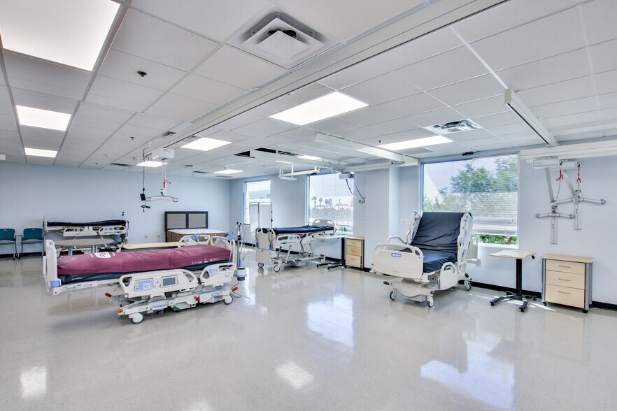 More Photos Of 555 N 18th St, Phoenix Medical For Lease