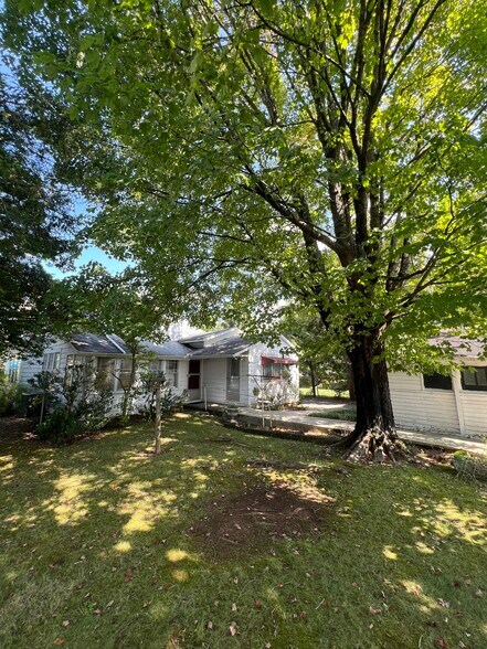More Photos Of 615 S Washington St, Maryville Office For Sale