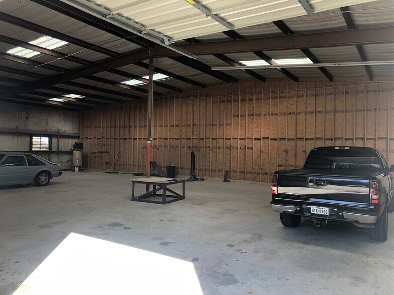 More Photos Of 124 Industrial Dr, Boerne Service For Lease