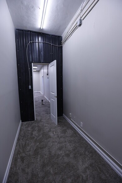 More Photos Of 325 W Main St, Lebanon Office Residential For Sale