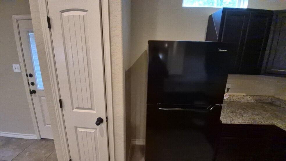More Photos Of 6866 Lakeview Dr, San Antonio Multifamily For Sale