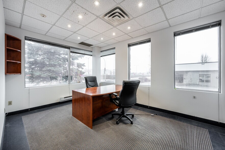 More Photos Of 5929 Rte Transcanadienne, Montréal Loft Creative Space For Lease