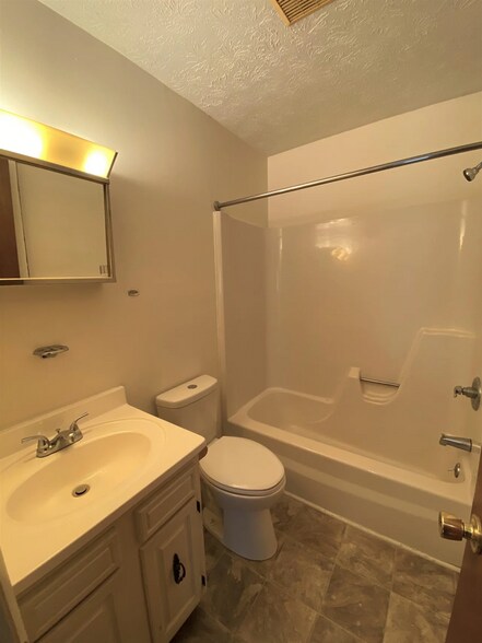 More Photos Of 5031 W Pea Ridge Rd, Huntington Apartments For Sale