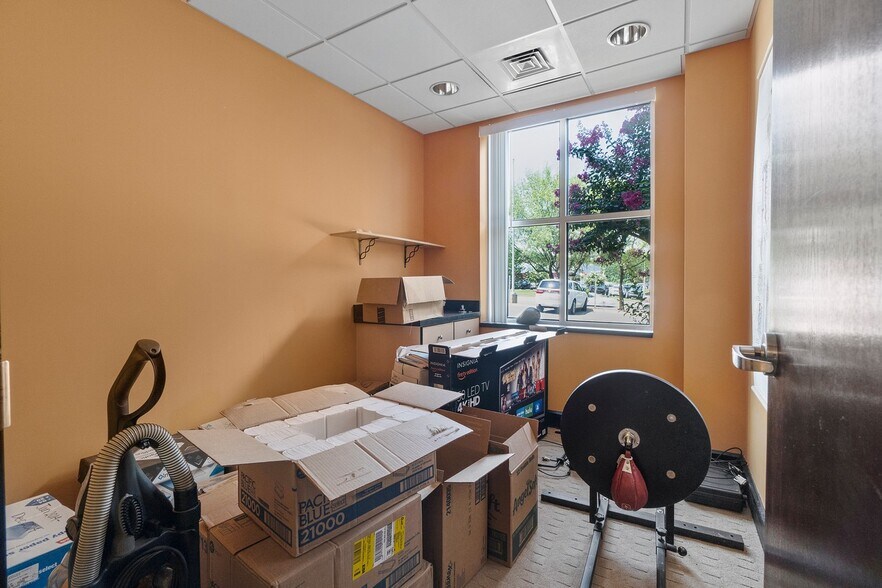 More Photos Of 191 W Plaza Dr, Mooresville Storefront Retail Office For Lease