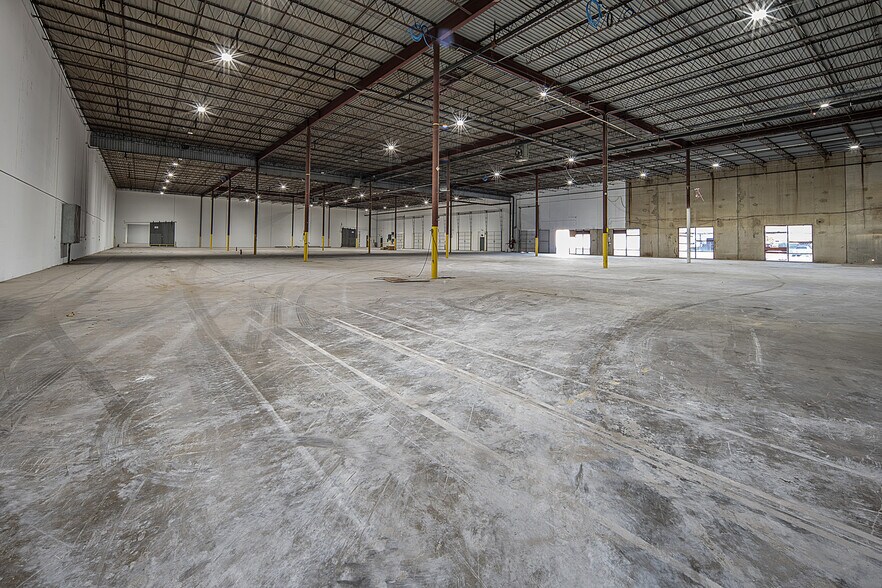 More Photos Of 8330 Endicott Ln, Dallas Warehouse For Lease