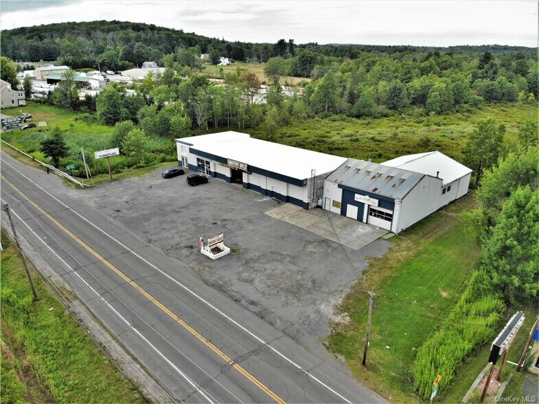 More Photos Of 186 E Broadway, Monticello Service For Sale