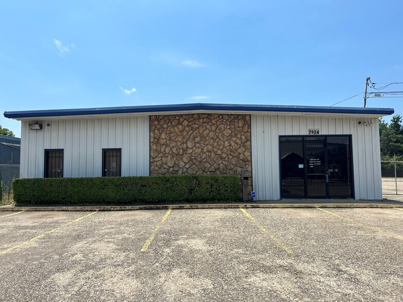 Primary Photo Of 7924 Carr St, Dallas Flex For Lease
