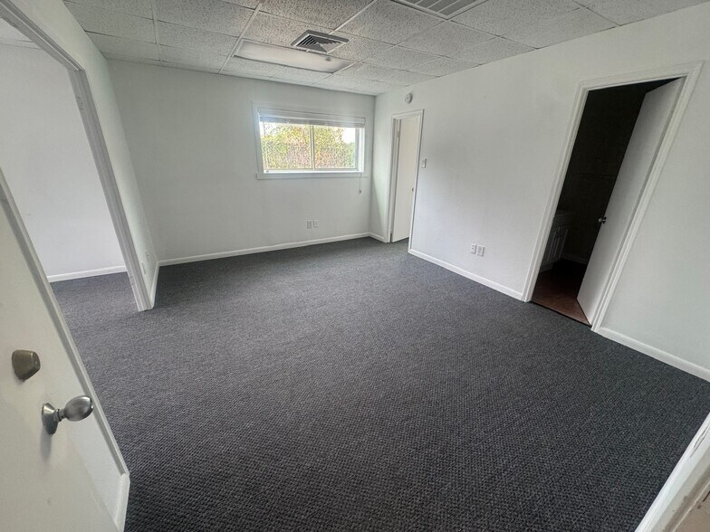 More Photos Of 6214 Beverly Hill St, Houston Office For Lease