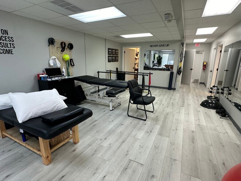 More Photos Of 1401 Applewood Dr, Dalton Medical For Lease