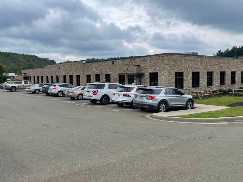 More Photos Of 222 Highland Xing, Ellijay Office For Sale