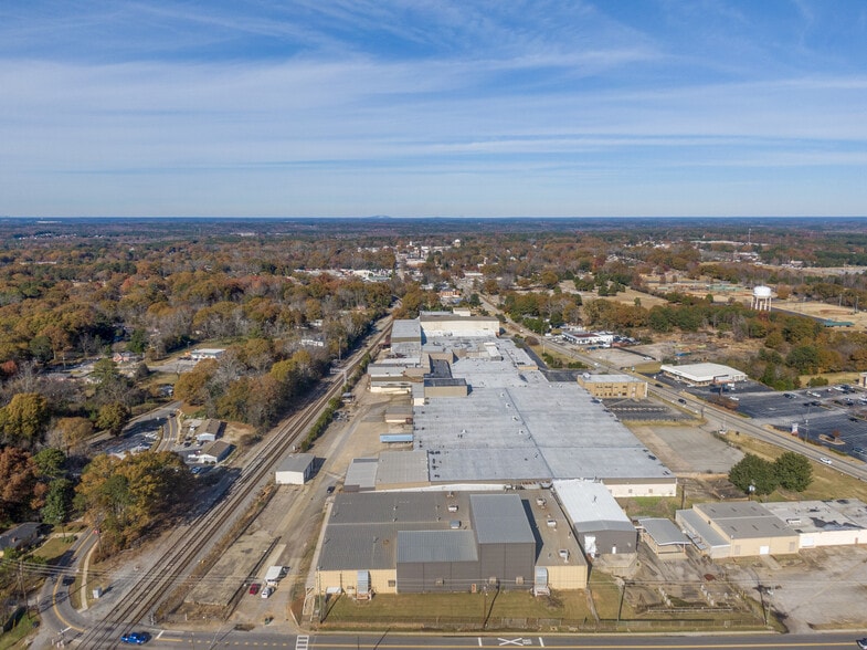 More Photos Of 535 Macon St, McDonough Distribution For Sale