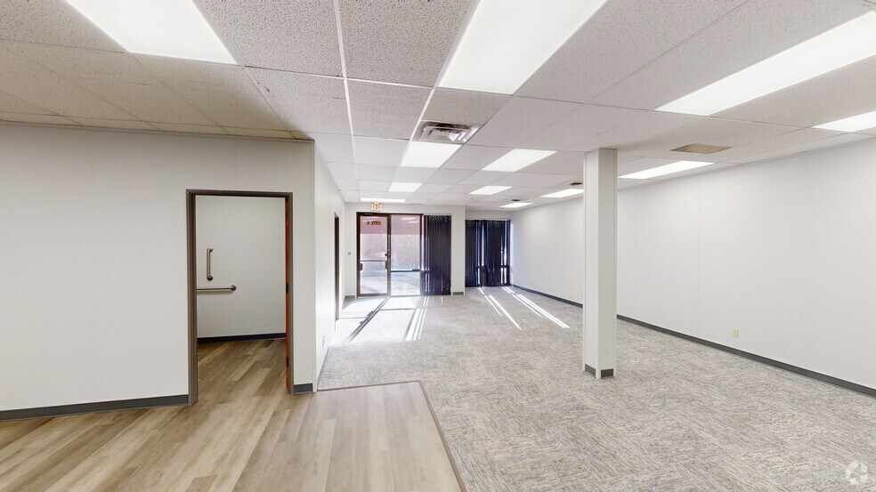More Photos Of 2401 Directors Row, Indianapolis Unknown For Lease