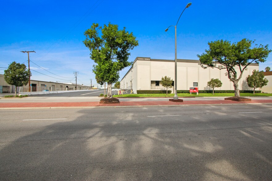 More Photos Of 13553-13563 Alondra Blvd, Santa Fe Springs Distribution For Lease