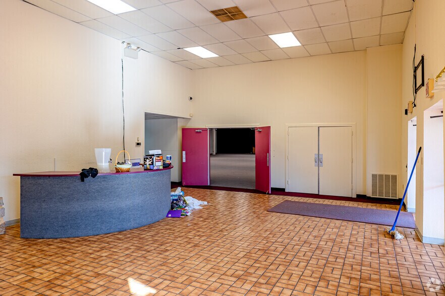 More Photos Of 951 S 13th St, Harrisburg Light Manufacturing For Sale