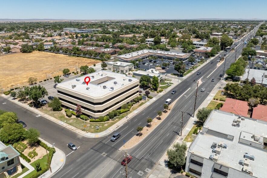 More Photos Of 1669 W Avenue J, Lancaster Medical For Lease
