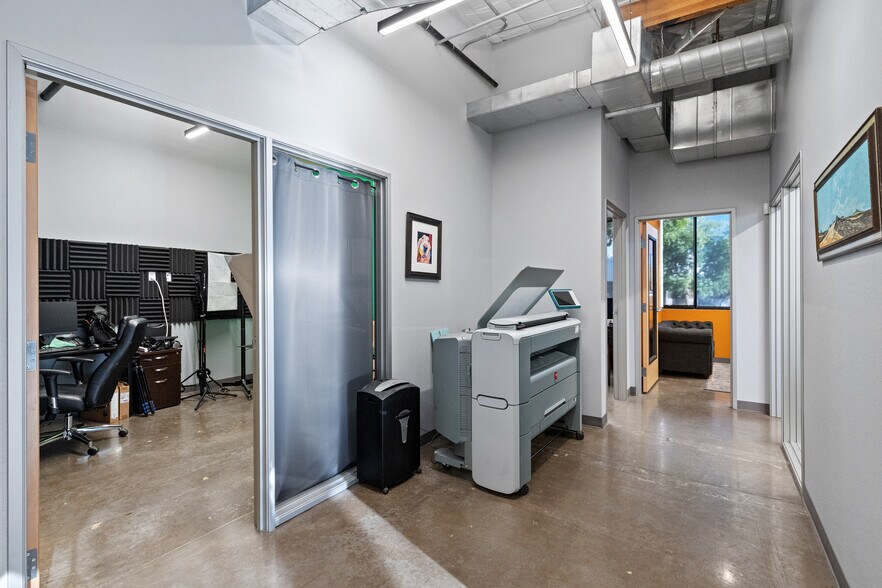 More Photos Of 2410 W Royal Palm Rd, Phoenix Light Manufacturing For Sale