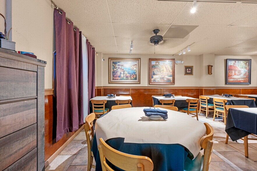 More Photos Of 7390 Shoal Line Blvd, Weeki Wachee Specialty For Sale