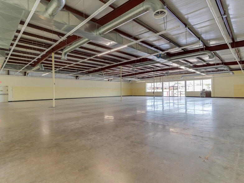 More Photos Of 82 N Kessler Ave, Schulenburg Freestanding For Sale