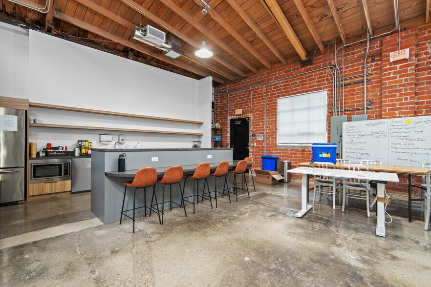 More Photos Of 2014-2058 Broadway, Santa Monica Loft Creative Space For Lease