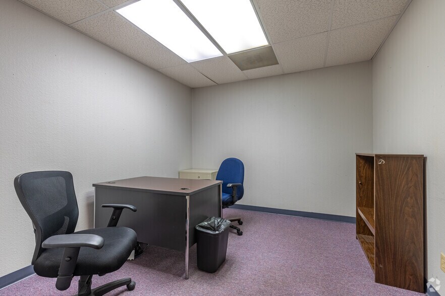 More Photos Of 1300 N Anglin, Cleburne Office For Lease